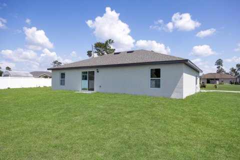 House in Vero Beach, Florida 3 bedrooms, 117.99 sq.m. № 1080675 - photo 1
