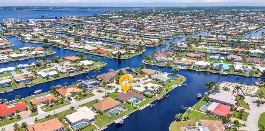 Casa en Punta Gorda, Florida 3 dormitorios, 185.25 m2 № 1870624