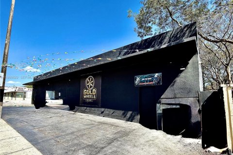 Commercial property in Miami, Florida № 2081325