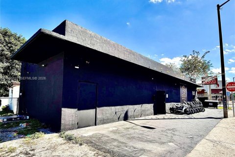 Commercial property in Miami, Florida № 2081325 - photo 3