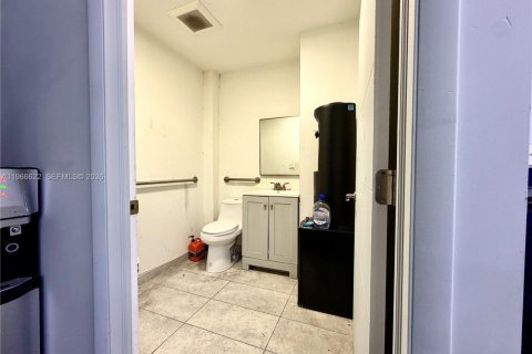 Commercial property in Miami, Florida № 2081325 - photo 22
