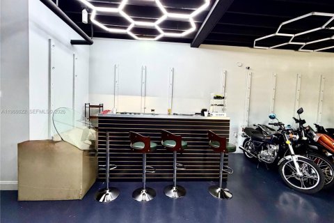 Commercial property in Miami, Florida № 2081325 - photo 12
