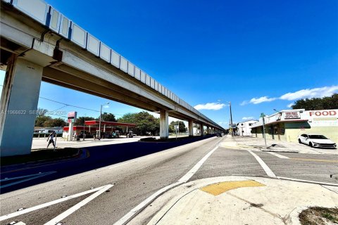 Commercial property in Miami, Florida № 2081325 - photo 23