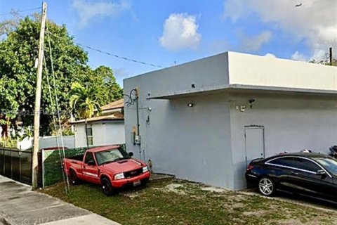 Commercial property in Miami, Florida № 2081325 - photo 25