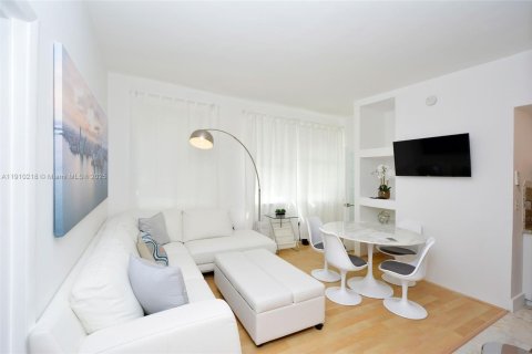 Кондоминиум с 2 спальнями в Майами-Бич, Флорида № 2013160