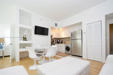 Купить кондоминиум в Майами-Бич, Флорида 2 спальни, 63.17м2, № 2013160 - фото 6