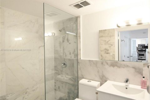 Купить кондоминиум в Майами-Бич, Флорида 2 спальни, 63.17м2, № 2013160 - фото 12