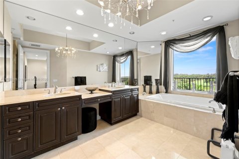 Condo in Coral Gables, Florida, 3 bedrooms  № 1865092 - photo 19