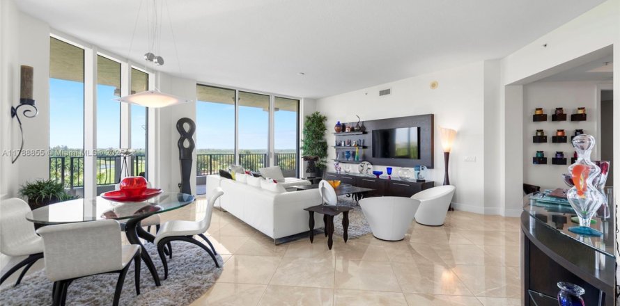 Condo in Coral Gables, Florida, 3 bedrooms  № 1865092
