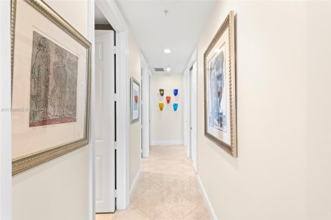 Condo in Coral Gables, Florida, 3 bedrooms  № 1865092 - photo 22