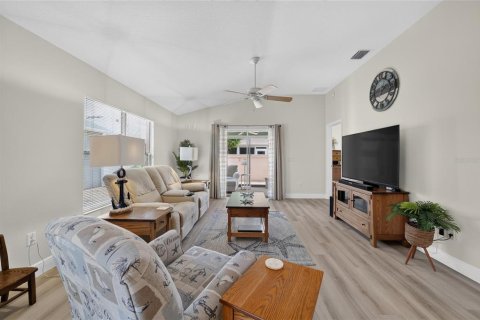 House in The Villages, Florida 2 bedrooms, 105.17 sq.m. № 2209461 - photo 22