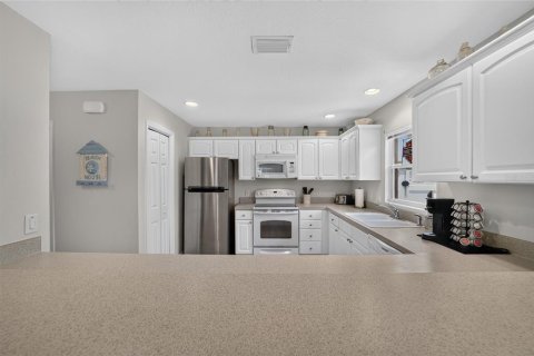 House in The Villages, Florida 2 bedrooms, 105.17 sq.m. № 2209461 - photo 8