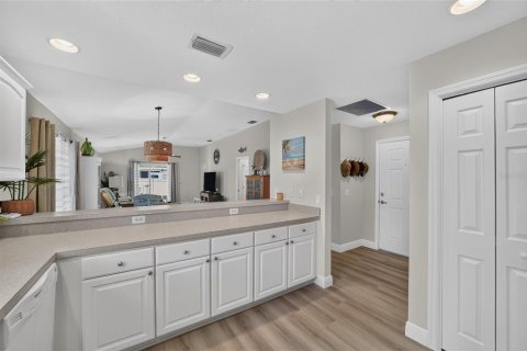 House in The Villages, Florida 2 bedrooms, 105.17 sq.m. № 2209461 - photo 7