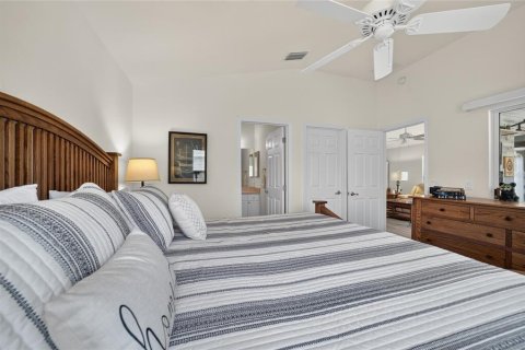 House in The Villages, Florida 2 bedrooms, 105.17 sq.m. № 2209461 - photo 30
