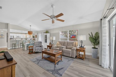House in The Villages, Florida 2 bedrooms, 105.17 sq.m. № 2209461 - photo 19