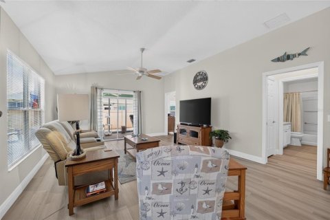 House in The Villages, Florida 2 bedrooms, 105.17 sq.m. № 2209461 - photo 25