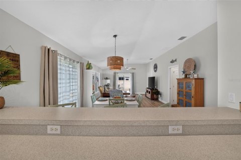 House in The Villages, Florida 2 bedrooms, 105.17 sq.m. № 2209461 - photo 12