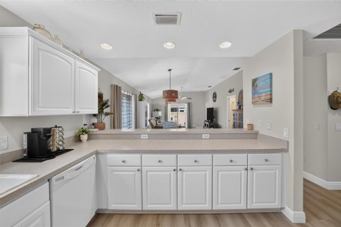 House in The Villages, Florida 2 bedrooms, 105.17 sq.m. № 2209461 - photo 11
