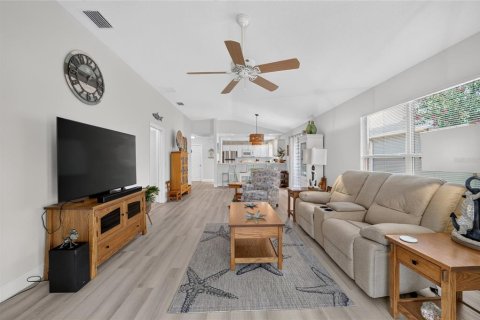 House in The Villages, Florida 2 bedrooms, 105.17 sq.m. № 2209461 - photo 23