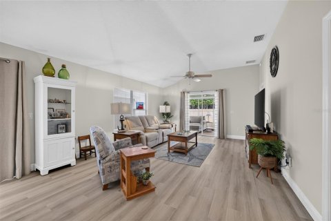 House in The Villages, Florida 2 bedrooms, 105.17 sq.m. № 2209461 - photo 24