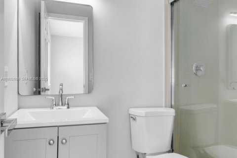 Commercial property in Miami, Florida 260.41 sq.m. № 1991009 - photo 22