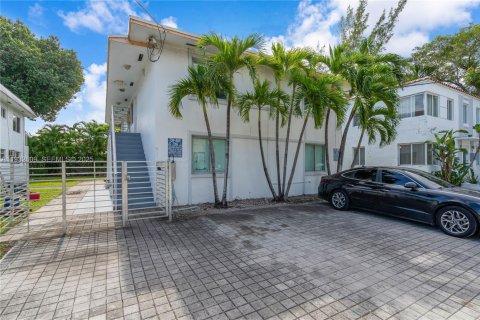 Commercial property in Miami, Florida 260.41 sq.m. № 1991009 - photo 4