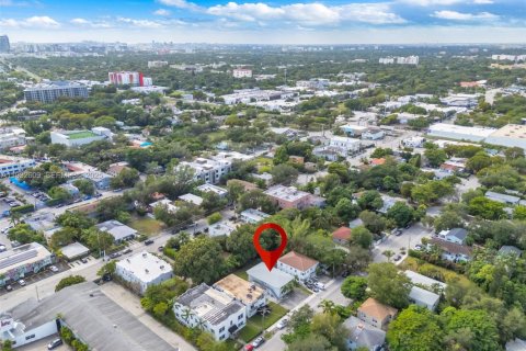 Commercial property in Miami, Florida 260.41 sq.m. № 1991009 - photo 16