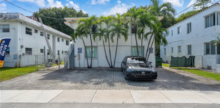 Commercial property in Miami, Florida 260.41 sq.m. № 1991009