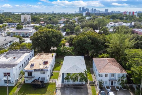 Commercial property in Miami, Florida 260.41 sq.m. № 1991009 - photo 27