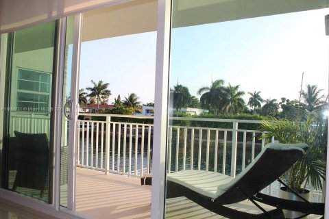 Copropriété à louer à Bay Harbor Islands, Floride: 1 chambre, 90.58 m2 № 1931717 - photo 3