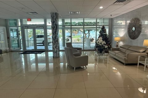 Снять в аренду кондоминиум в Бей-Харбор-Айлендс, Флорида 1 спальня, 90.58м2, № 1931717 - фото 23