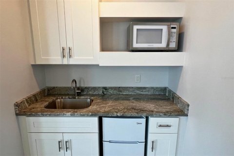 Condo in Nokomis, Florida, 1 bedroom  № 1869547 - photo 12