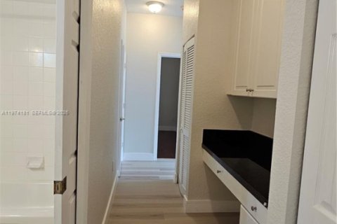 Casa en alquiler en Pembroke Pines, Florida, 3 dormitorios, 125.23 m2 № 2036208 - foto 8