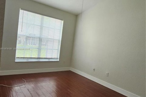 Casa en alquiler en Pembroke Pines, Florida, 3 dormitorios, 125.23 m2 № 2036208 - foto 9