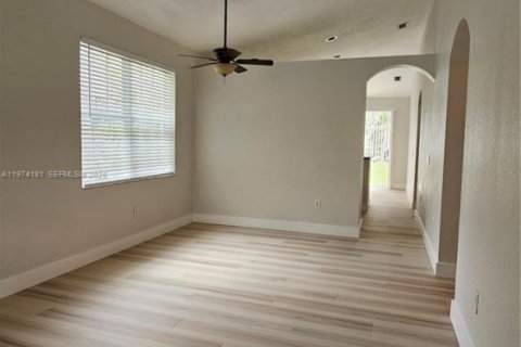 Casa en alquiler en Pembroke Pines, Florida, 3 dormitorios, 125.23 m2 № 2036208 - foto 4