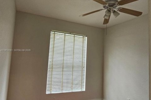 Casa en alquiler en Pembroke Pines, Florida, 3 dormitorios, 125.23 m2 № 2036208 - foto 11