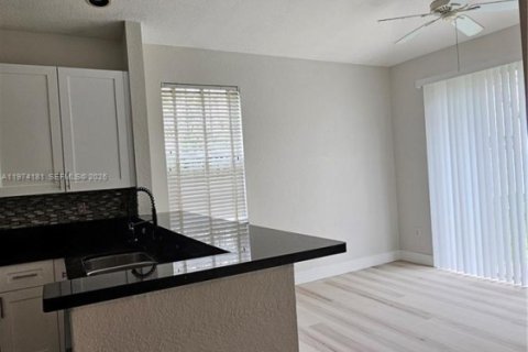 Casa en alquiler en Pembroke Pines, Florida, 3 dormitorios, 125.23 m2 № 2036208 - foto 6