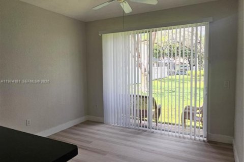Casa en alquiler en Pembroke Pines, Florida, 3 dormitorios, 125.23 m2 № 2036208 - foto 14
