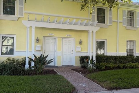 Townhouse in Saint Petersburg, Florida 2 bedrooms, 94.95 sq.m. № 2390971 - photo 15