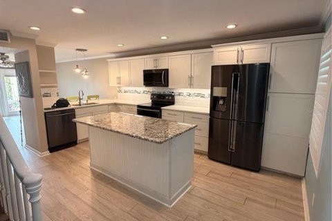Townhouse in Saint Petersburg, Florida 2 bedrooms, 94.95 sq.m. № 2390971 - photo 8