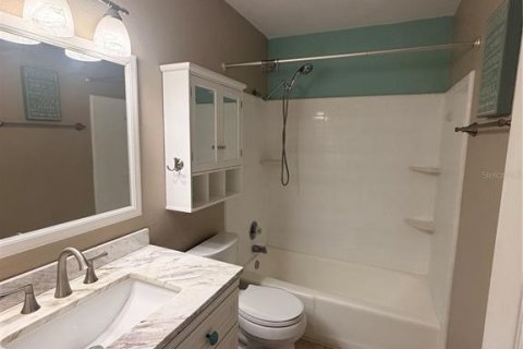 Townhouse in Saint Petersburg, Florida 2 bedrooms, 94.95 sq.m. № 2390971 - photo 11