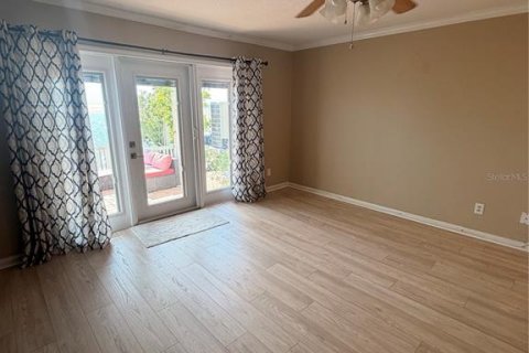 Townhouse in Saint Petersburg, Florida 2 bedrooms, 94.95 sq.m. № 2390971 - photo 7