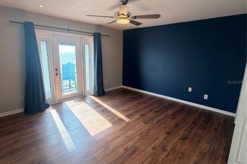 Townhouse in Saint Petersburg, Florida 2 bedrooms, 94.95 sq.m. № 2390971 - photo 12