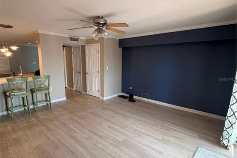 Townhouse in Saint Petersburg, Florida 2 bedrooms, 94.95 sq.m. № 2390971 - photo 5