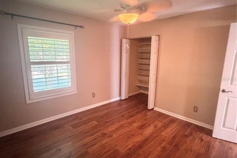 Townhouse in Saint Petersburg, Florida 2 bedrooms, 94.95 sq.m. № 2390971 - photo 10