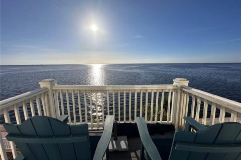 Townhouse in Saint Petersburg, Florida 2 bedrooms, 94.95 sq.m. № 2390971