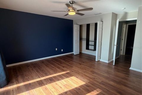 Townhouse in Saint Petersburg, Florida 2 bedrooms, 94.95 sq.m. № 2390971 - photo 13