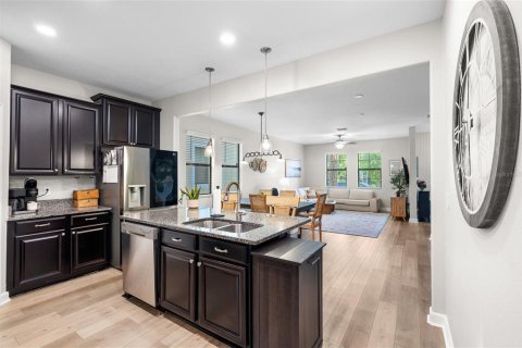 House in Wesley Chapel, Florida 4 bedrooms, 187.94 sq.m. № 1648775 - photo 9