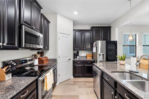 House in Wesley Chapel, Florida 4 bedrooms, 187.94 sq.m. № 1648775 - photo 8