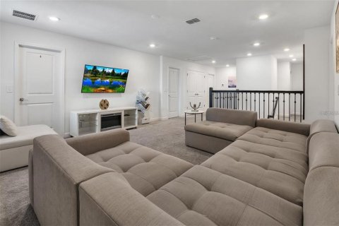 House in Davenport, Florida 9 bedrooms, 405.98 sq.m. № 2121650 - photo 16